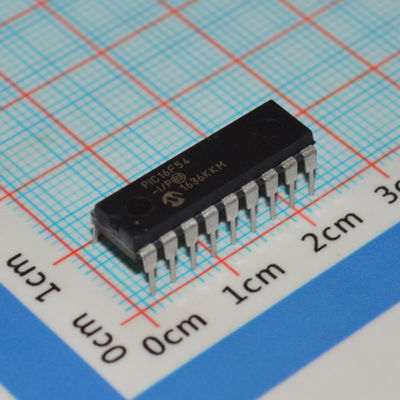 PIC16F54-I/P 8-bit RISC MCU 20MHz 512x12 Flash 25B RAM 12 I/O DIP-18 2-5.5V -40°C~125°C Low Power <2mA