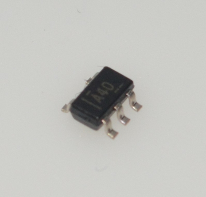 OPA340NA Single-Supply CMOS Op-Amp with 5.5MHz BW 2V/µs Slew Rate Rail-to-Rail I/O 750µA Quiescent Current 2.7-5.5V Operation SOT23-5 Package for Portable & Battery-Powered Apps