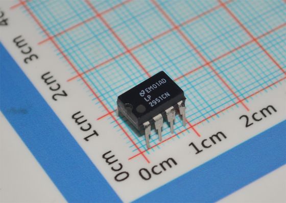 LP2951CN 5V/ADJ 150mA LDO Regulator 3V-30V Input ±0.5% Accuracy TO-220/DIP-8 -40°C to +125°C Low Quiescent Current