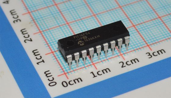 PIC16F54-I/P 8-bit RISC MCU 20MHz 512x12 Flash 25B RAM 12 I/O DIP-18 2-5.5V -40°C~125°C Low Power <2mA