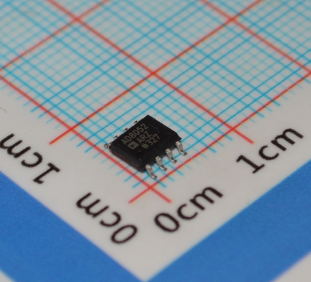 AD8052AR High-Speed 300MHz Op Amp Low Noise 4.5nV/√Hz 5V Operation Rail-to-Rail Output Low Distortion and 160mA Output Drive for Video/ADC Buffers