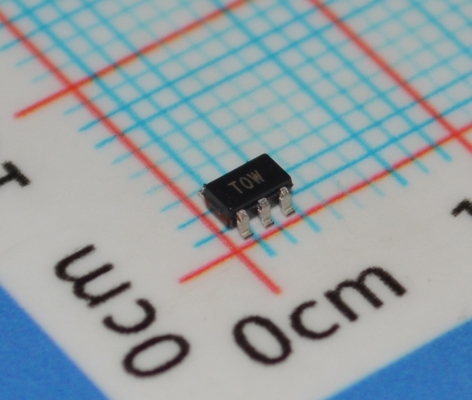 ADT6501SRJZP085RL7 Precision 85°C Temperature Switch ±0.5°C Accuracy 2.7V-5.5V Supply 6μA Ultra-Low Power Open-Drain Output SOT-23 Package for IoT/Portable Devices