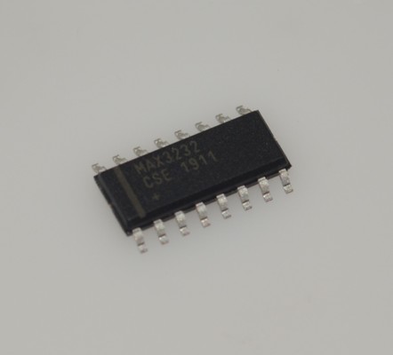 MAX3232CSE 3.0-5.5V RS-232 Transceiver with 2Tx/2Rx 1μA Shutdown ±15kV ESD Protection 250kbps Data Rate 0.1μF Caps Industrial -40°C to +85°C & 16-SOIC Package